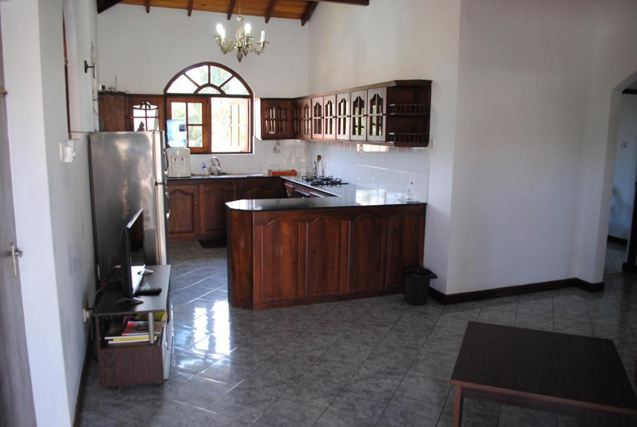 Sujeewani Villa Negombo Exterior foto